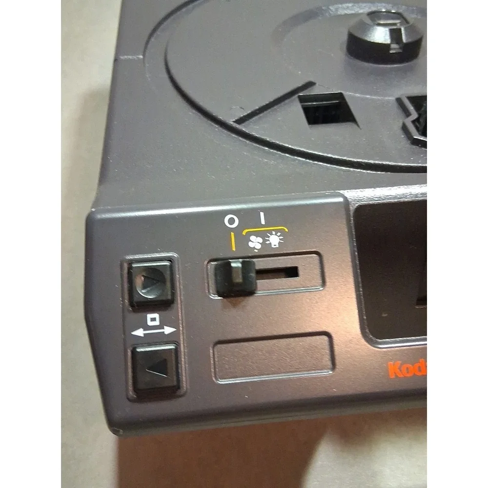 Kodak Carousel 4400 Slide Projector With Boxes, Remote, Ex Bulb, Manual. Nice